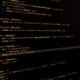 Pantalla de una secadora Balay mostrando el error F8 junto a ropa húmeda